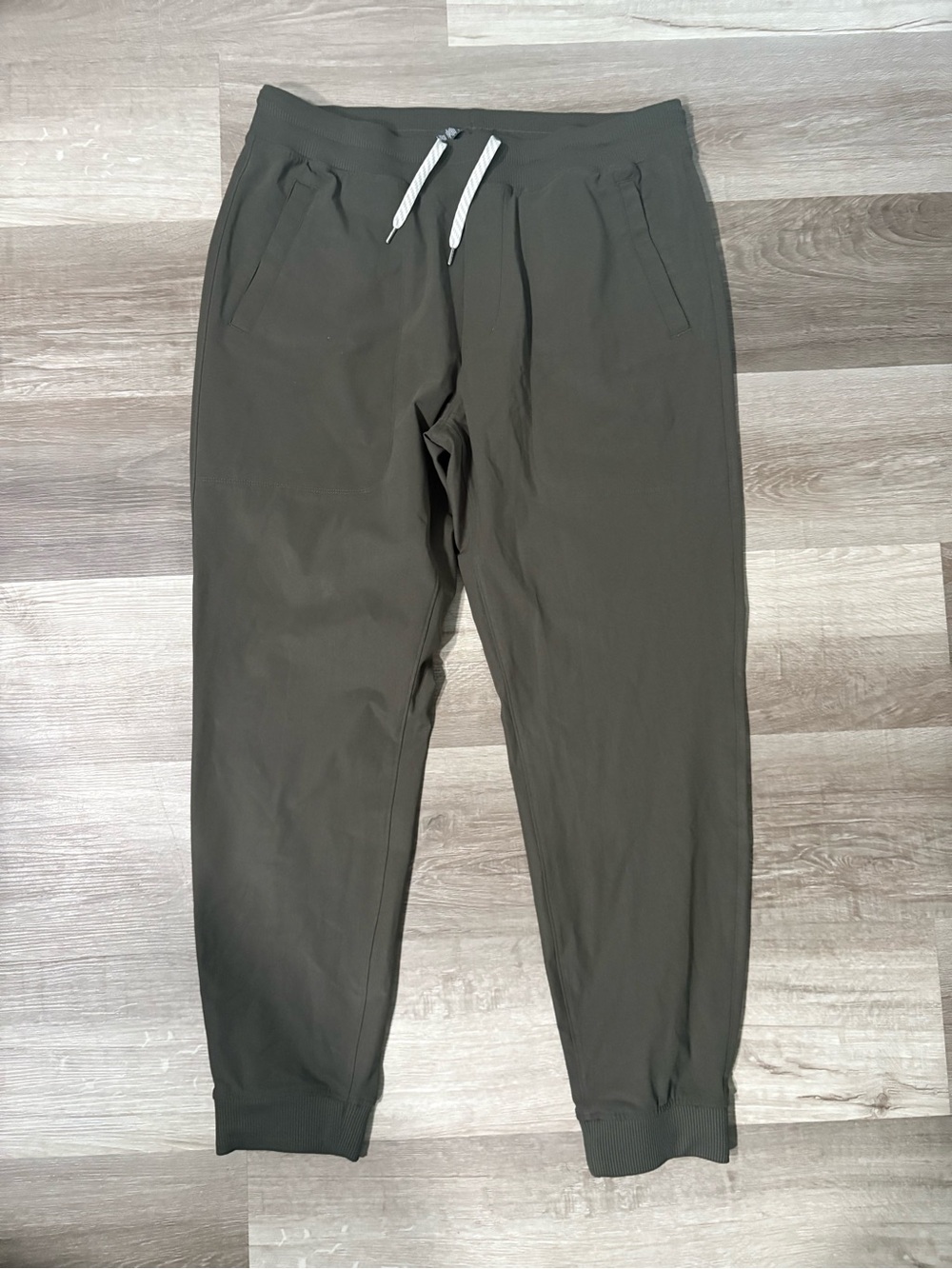 Vuori Men's Olive Green Jogger Pants